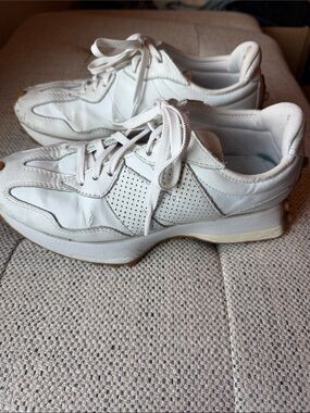 New Balance 327 White Lace-Up Sneakers